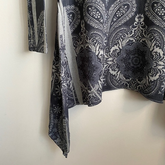 Casa Lee Women's Gray Boho Print Long‎ Sleeve Tunic Blouse Size Large - Picture 4 of 11